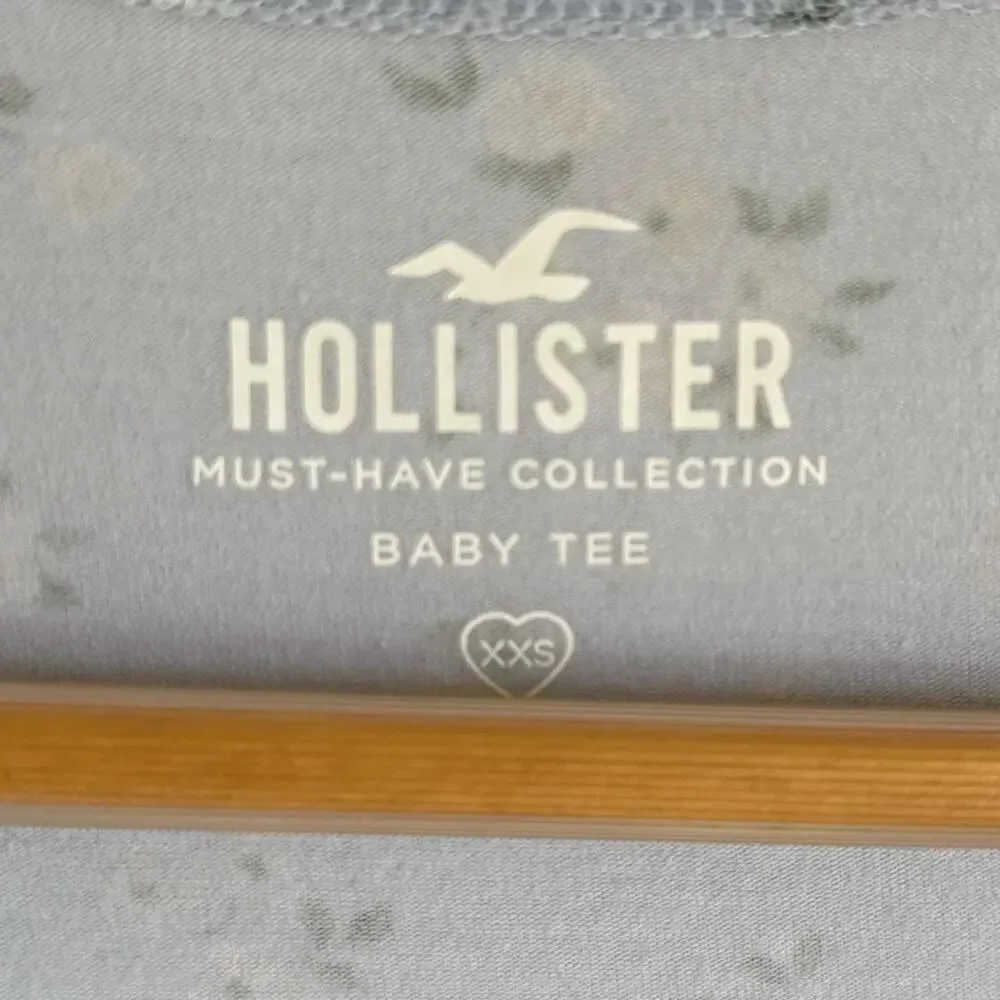 Hollister XS Baby Tee Wrap Top Floral Blue
